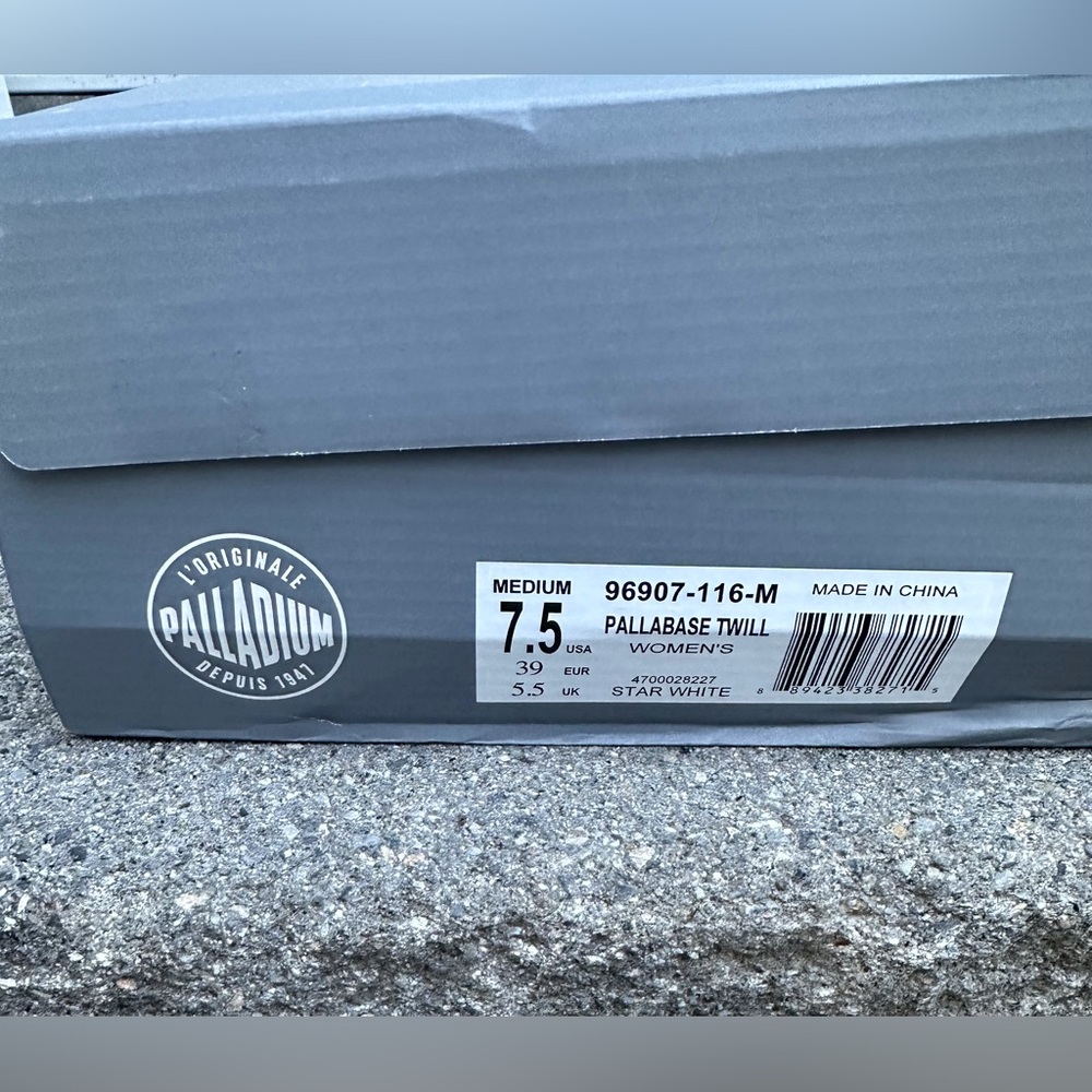 New in Box Palladium Women's White Pallabase Twill Size 7.5 Combat Boots - Picture 3 of 14